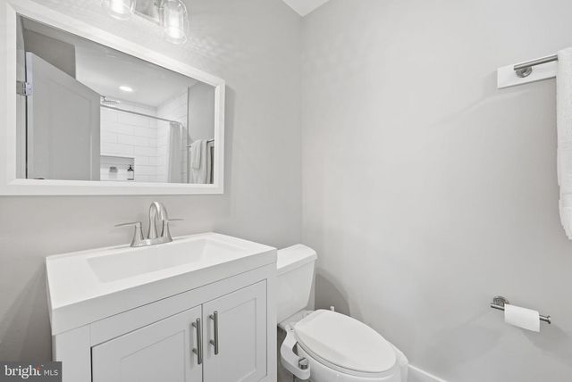 122 LAKE DR, Sterling, VA 20164