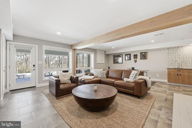 122 LAKE DR, Sterling, VA 20164