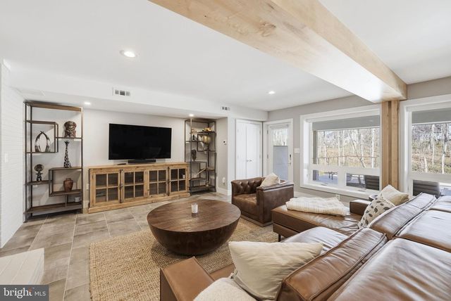 122 LAKE DR, Sterling, VA 20164