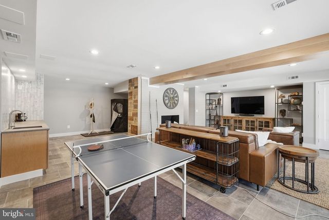 122 LAKE DR, Sterling, VA 20164