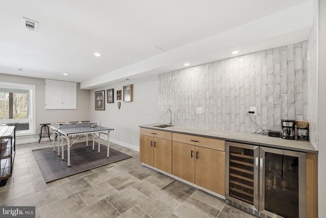 122 LAKE DR, Sterling, VA 20164