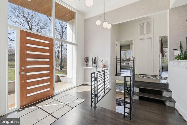 122 LAKE DR, Sterling, VA 20164