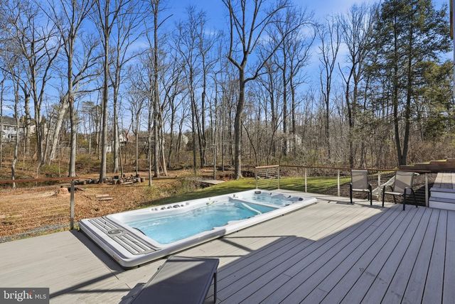 122 LAKE DR, Sterling, VA 20164