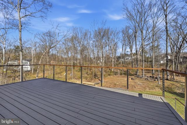 122 LAKE DR, Sterling, VA 20164