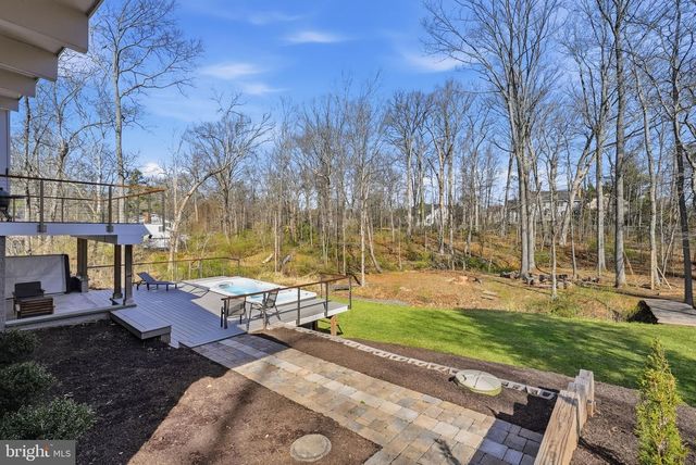 122 LAKE DR, Sterling, VA 20164