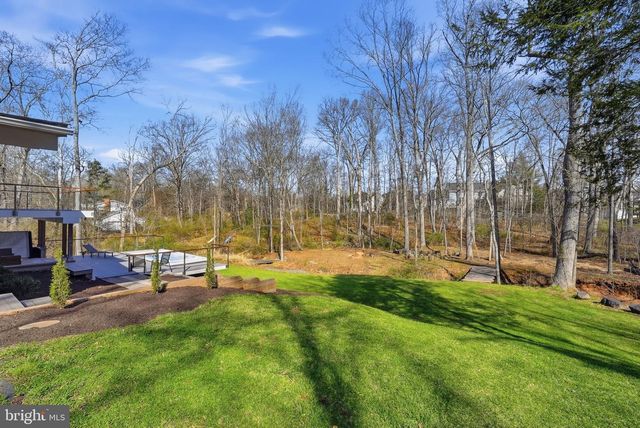 122 LAKE DR, Sterling, VA 20164