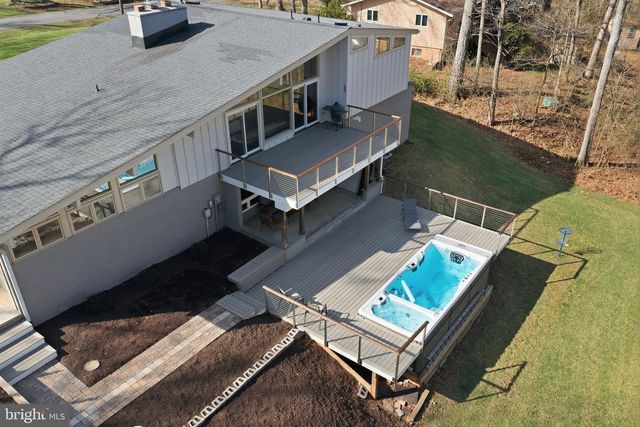 122 LAKE DR, Sterling, VA 20164