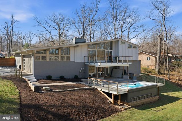 122 LAKE DR, Sterling, VA 20164