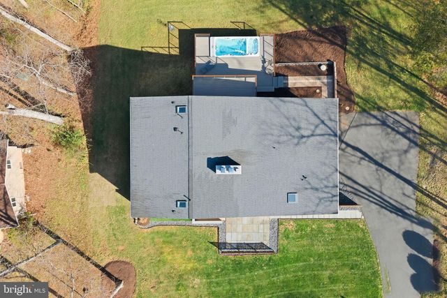 122 LAKE DR, Sterling, VA 20164