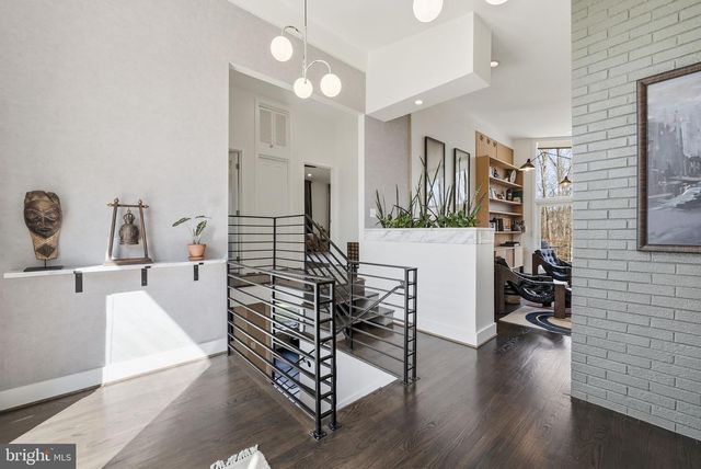 122 LAKE DR, Sterling, VA 20164