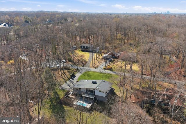 122 LAKE DR, Sterling, VA 20164