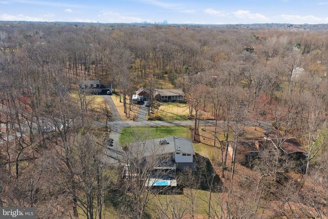 122 LAKE DR, Sterling, VA 20164