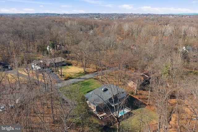 122 LAKE DR, Sterling, VA 20164