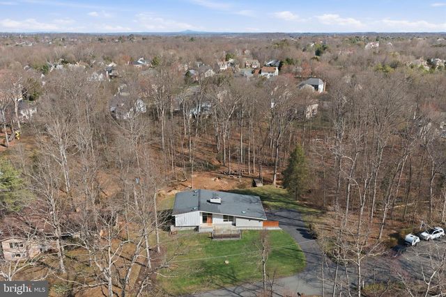 122 LAKE DR, Sterling, VA 20164