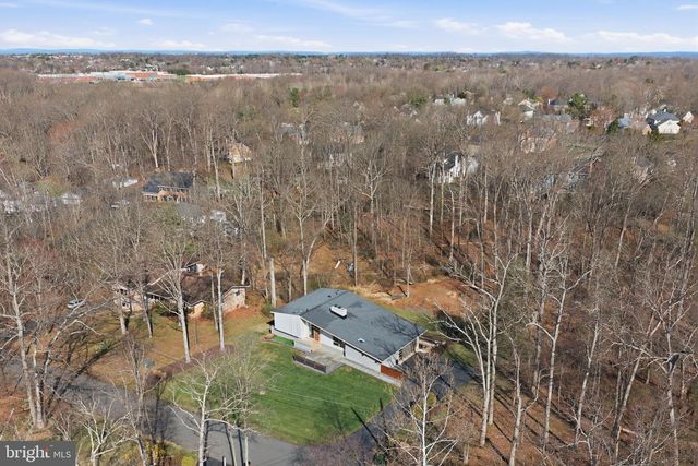 122 LAKE DR, Sterling, VA 20164