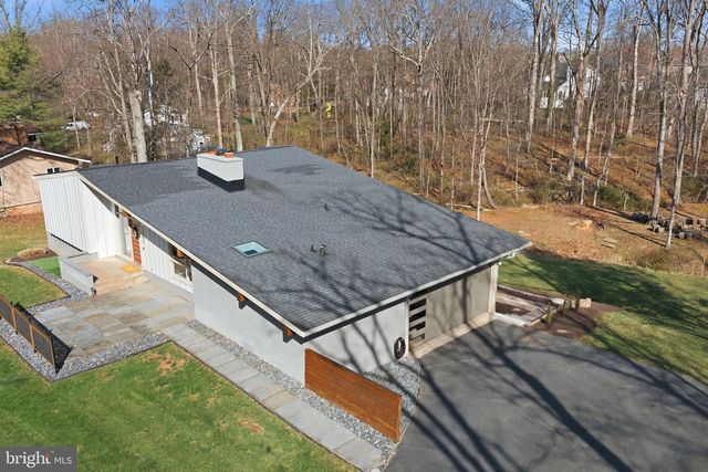 122 LAKE DR, Sterling, VA 20164