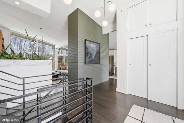 122 LAKE DR, Sterling, VA 20164