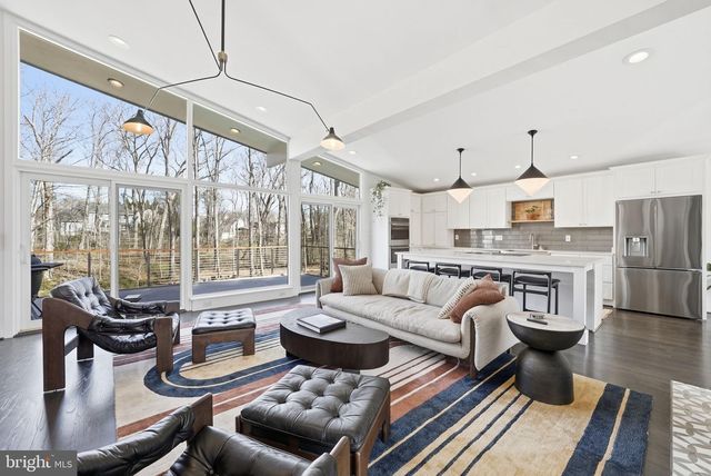 122 LAKE DR, Sterling, VA 20164