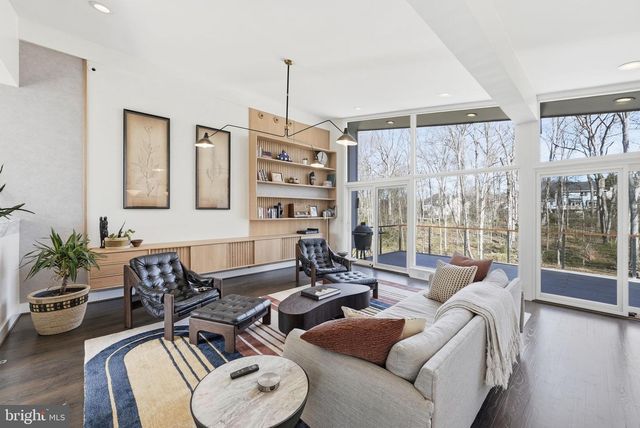 122 LAKE DR, Sterling, VA 20164