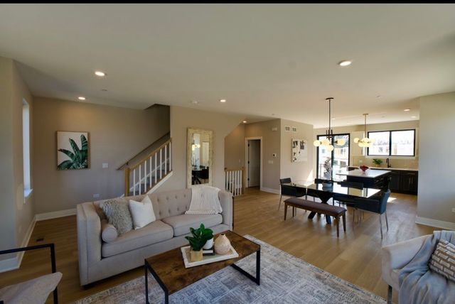 172 Pointe Drive 172, Northbrook, IL 60062