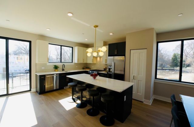 172 Pointe Drive 172, Northbrook, IL 60062