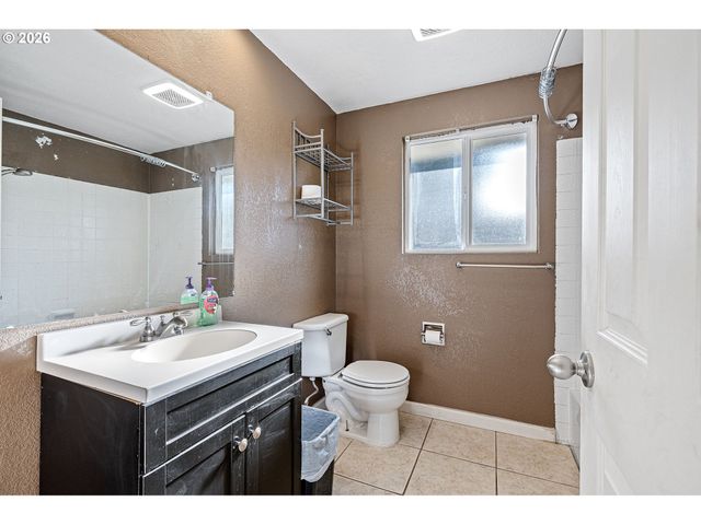 775 54TH St, Springfield, OR 97478