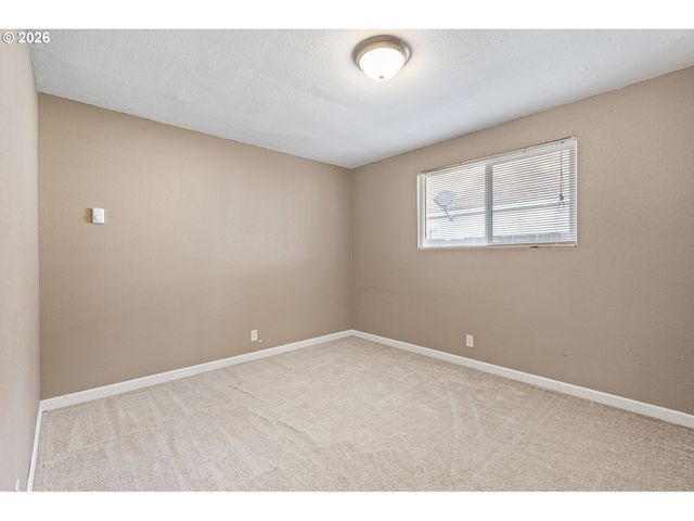 775 54TH St, Springfield, OR 97478