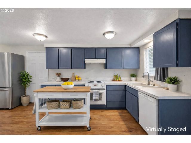 775 54TH St, Springfield, OR 97478