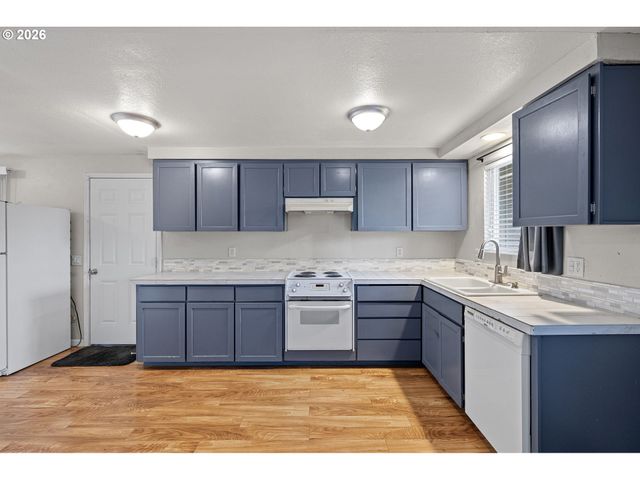 775 54TH St, Springfield, OR 97478