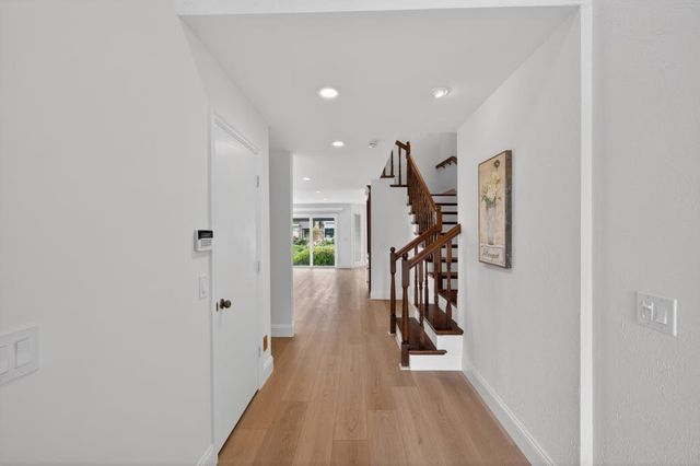 736 Shoreside Dr, Sacramento, CA 95831