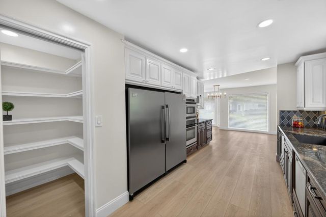 736 Shoreside Dr, Sacramento, CA 95831