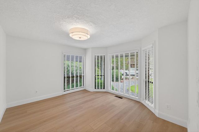 736 Shoreside Dr, Sacramento, CA 95831