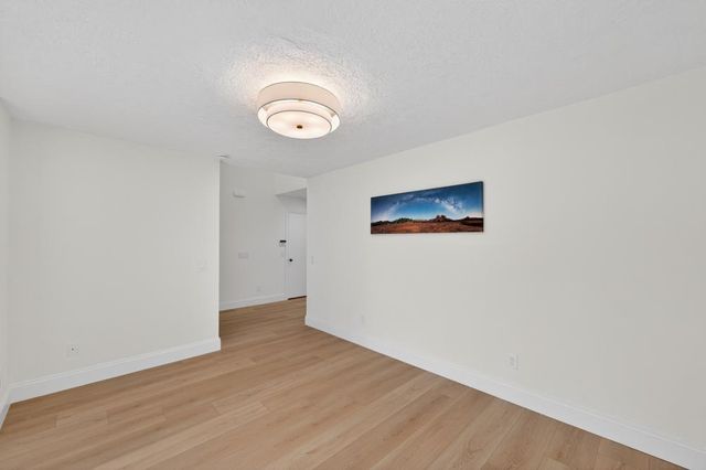 736 Shoreside Dr, Sacramento, CA 95831