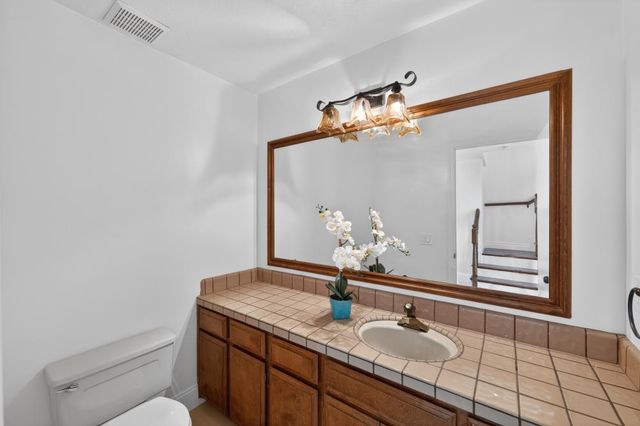 736 Shoreside Dr, Sacramento, CA 95831