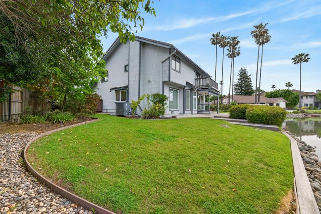 736 Shoreside Dr, Sacramento, CA 95831