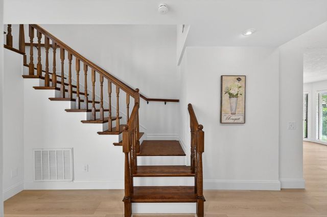 736 Shoreside Dr, Sacramento, CA 95831