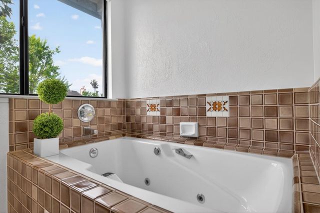 736 Shoreside Dr, Sacramento, CA 95831