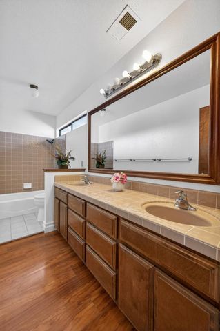 736 Shoreside Dr, Sacramento, CA 95831
