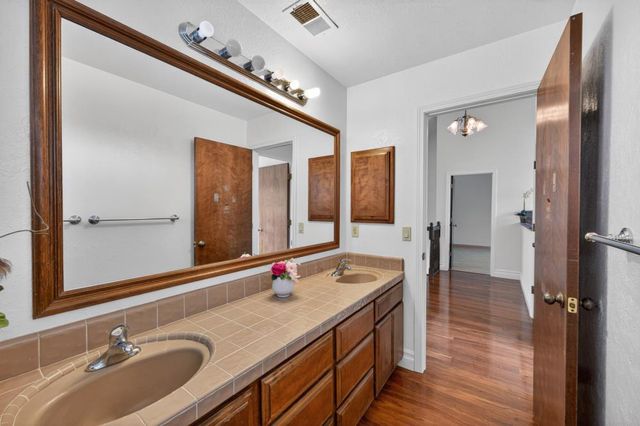 736 Shoreside Dr, Sacramento, CA 95831
