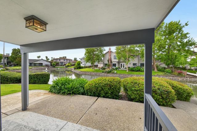 736 Shoreside Dr, Sacramento, CA 95831