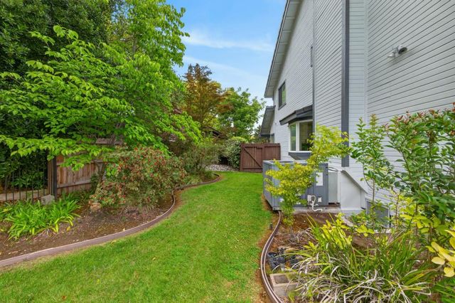 736 Shoreside Dr, Sacramento, CA 95831