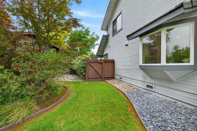 736 Shoreside Dr, Sacramento, CA 95831