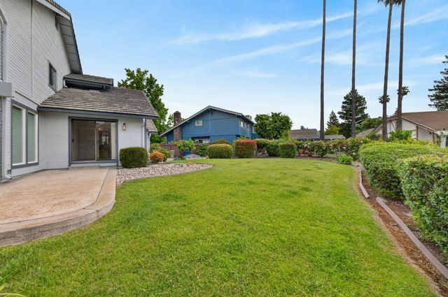 736 Shoreside Dr, Sacramento, CA 95831