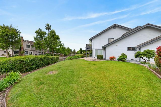 736 Shoreside Dr, Sacramento, CA 95831