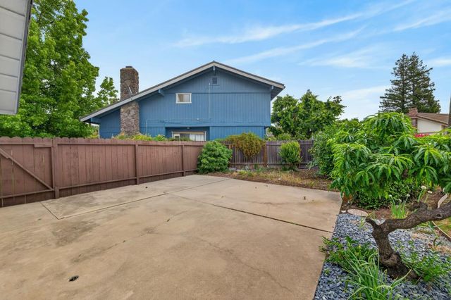 736 Shoreside Dr, Sacramento, CA 95831