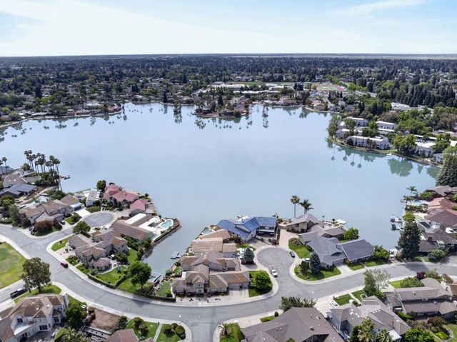 736 Shoreside Dr, Sacramento, CA 95831