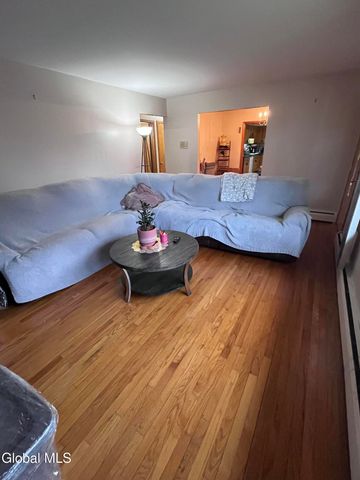 1911 Golf Avenue, Schenectady, NY 12308