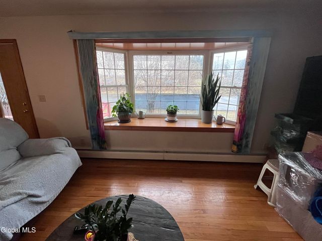 1911 Golf Avenue, Schenectady, NY 12308