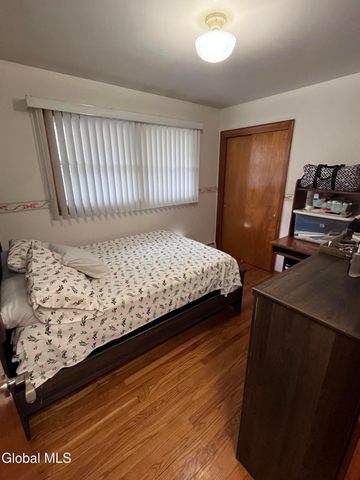 1911 Golf Avenue, Schenectady, NY 12308