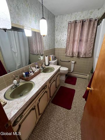 1911 Golf Avenue, Schenectady, NY 12308